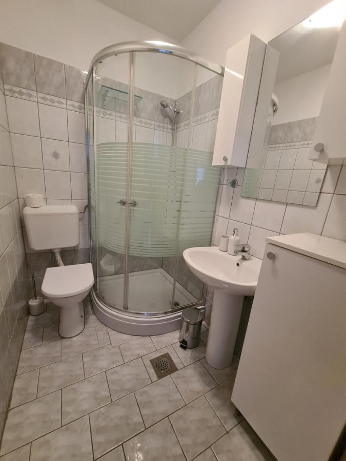 Apartmani Emily พูลา ภายนอก รูปภาพ