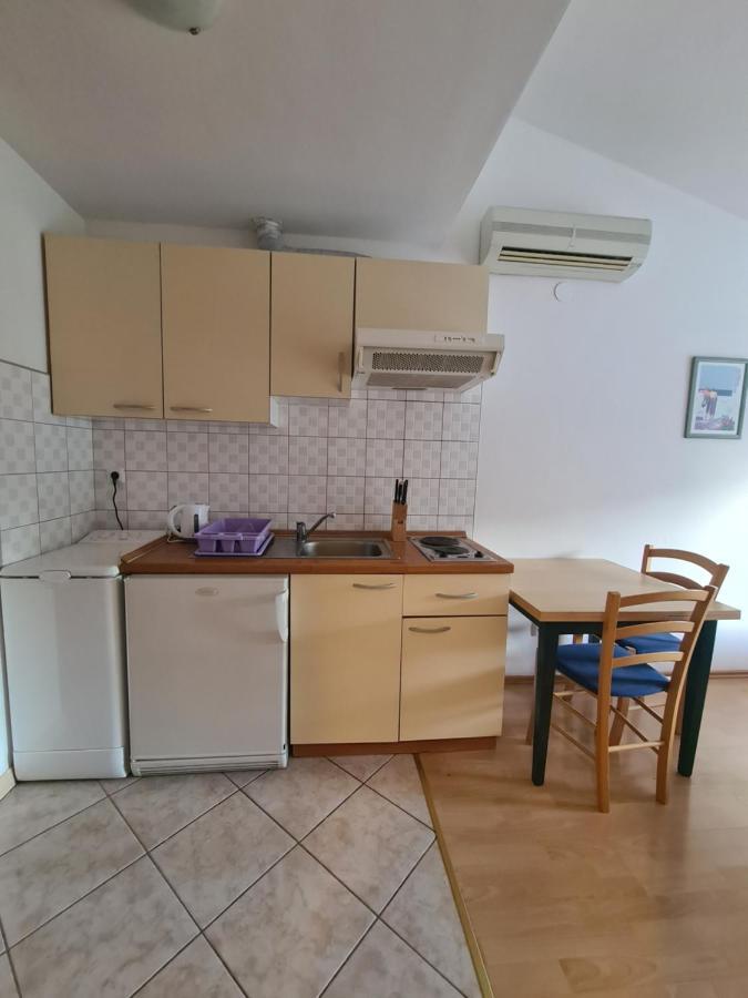 Apartmani Emily พูลา ภายนอก รูปภาพ