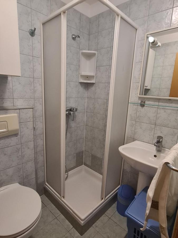 Apartmani Emily พูลา ภายนอก รูปภาพ